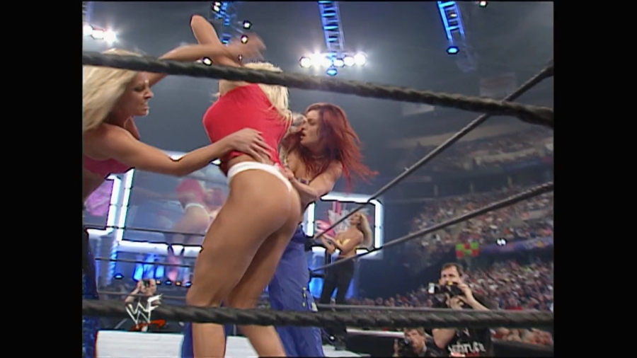 WWE_Invasion_2001_Stacy_Torrie_vs_Lita_Trish_mp4_000627558.jpg