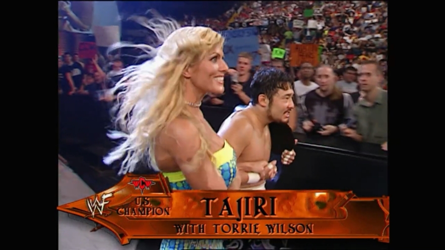 WWE_Unforgiven_2001_Torrie_Ringside_mp4_000015166.jpg