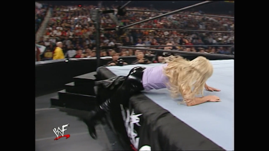 WWE_Survivor_Series_2001_Torrie_Ringside_mp4_000003133.jpg