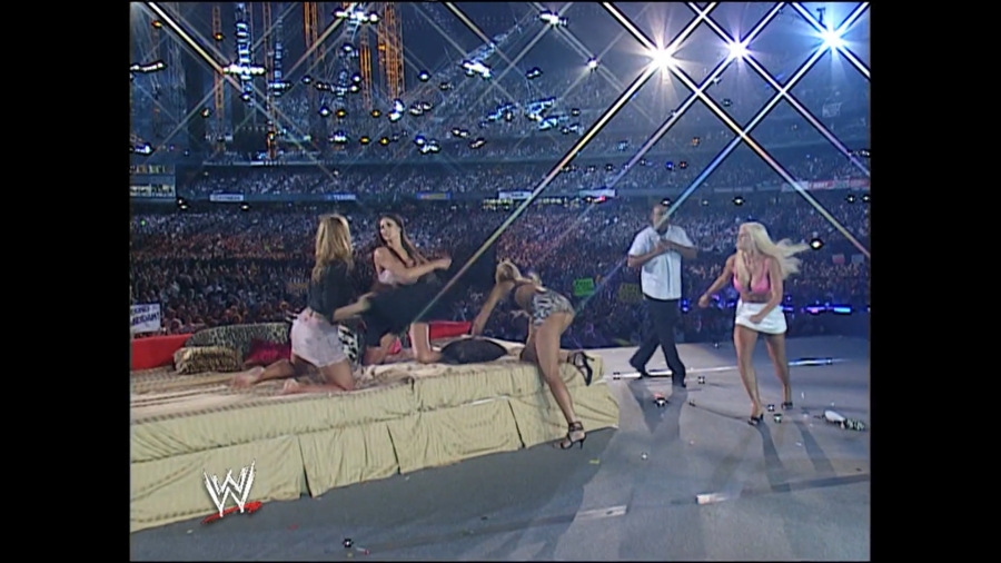 WWE_WrestleMania_19_mp4_006112433.jpg