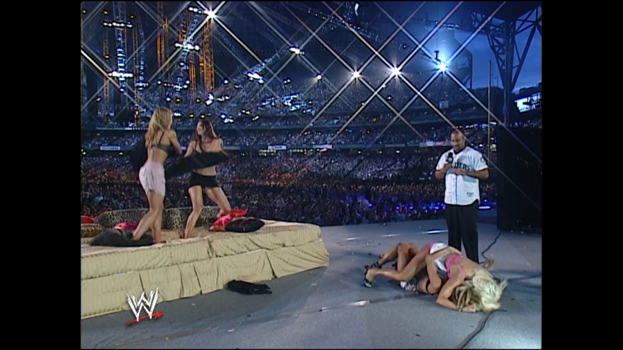 WWE_WrestleMania_19_mp4_006141766.jpg