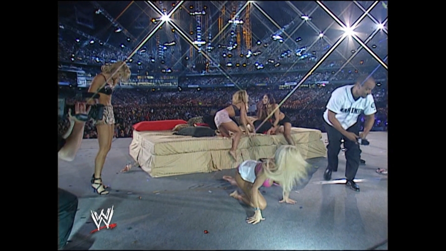 WWE_WrestleMania_19_mp4_006158000.jpg