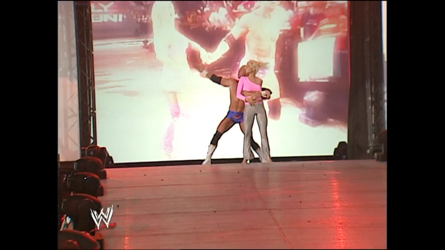 WWE_Vengeance_2003_Nidia_Torrie_Ringside_mp4_000087181.jpg