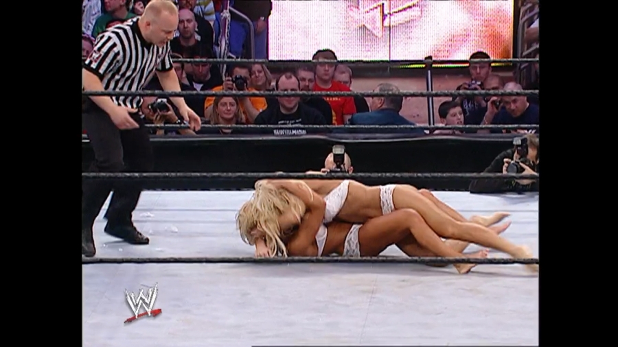 WWE_Wrestlemania_20_Miss_Jackie_Stacy_vs_Sable_Torrie_mp4_000447693.jpg