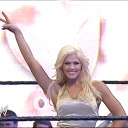 WWE_Wrestlemania_20_Miss_Jackie_Stacy_vs_Sable_Torrie_mp4_000101191.jpg