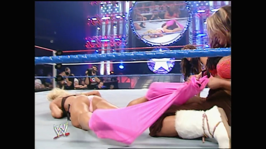 WWE_Great_American_Bash_2005_Melina_vs_Torrie_mp4_000371676.jpg