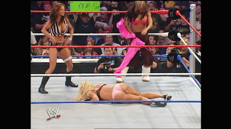 WWE_Great_American_Bash_2005_Melina_vs_Torrie_mp4_000375112.jpg