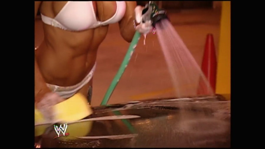 WWE_Summerslam_2005_Divas_Backstage_Carwash_Segment_mp4_000004337.jpg