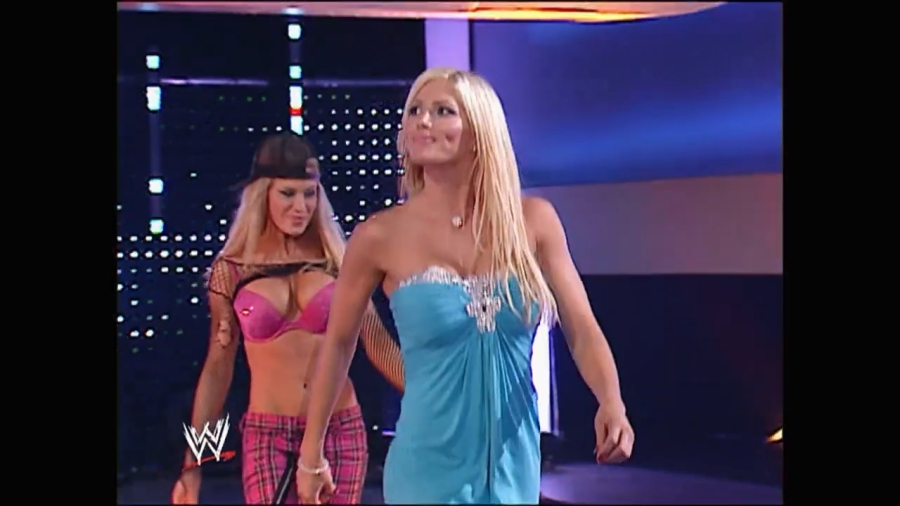 WWE_Cyber_Sunday_2006_Lita_vs_Mickie_mp4_000012879.jpg