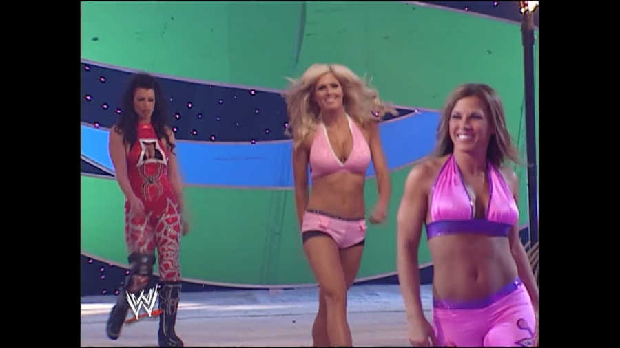 WWE_Summerslam_2007_Divas_Battle_Royal_mp4_000106002.jpg